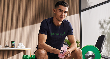 „Herbalife“ pratęsė bendradarbiavimą su Cristiano Ronaldo ir lieka išskirtinė rėmėja mitybos produktų srityje
