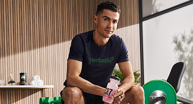 „Herbalife“ pratęsė bendradarbiavimą su Cristiano Ronaldo ir lieka išskirtinė rėmėja mitybos produktų srityje